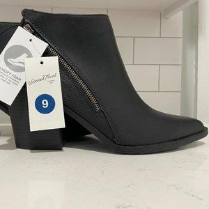 NWT Universal Thread Black Ankle Boots